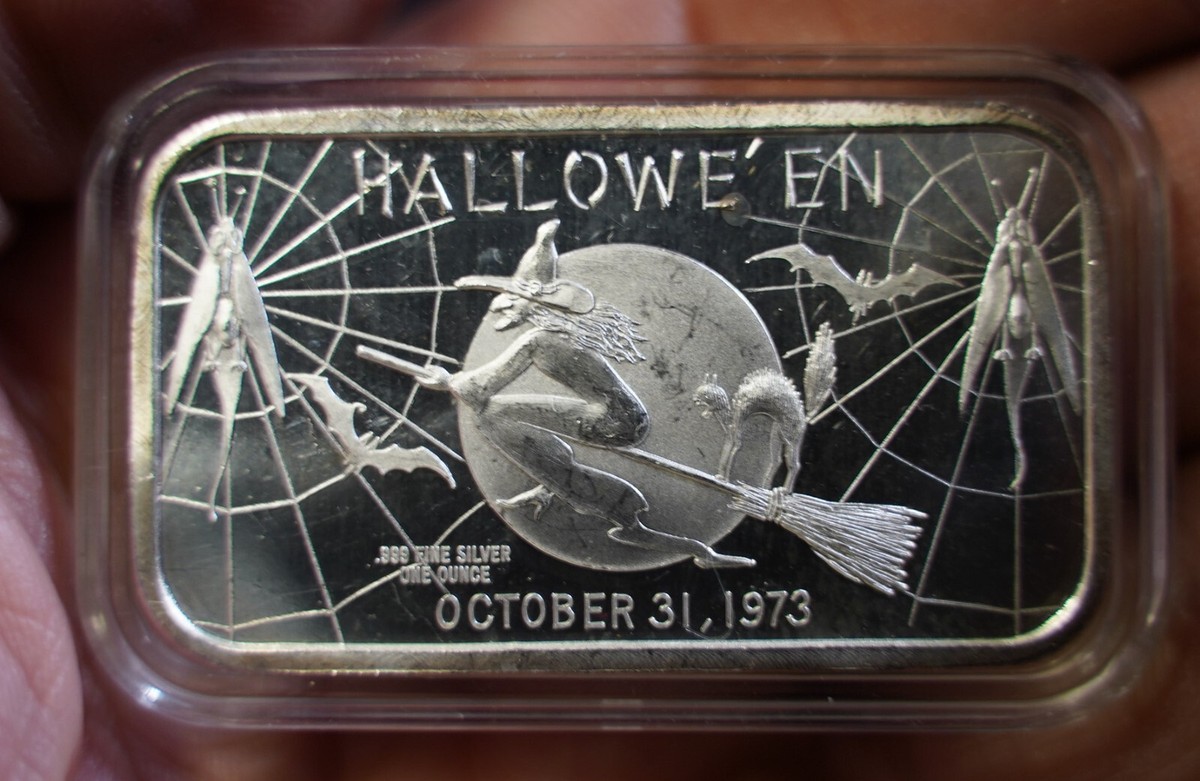 Halloween 1973 witch on broom Madison Mint 1oz 999 fine silver bar