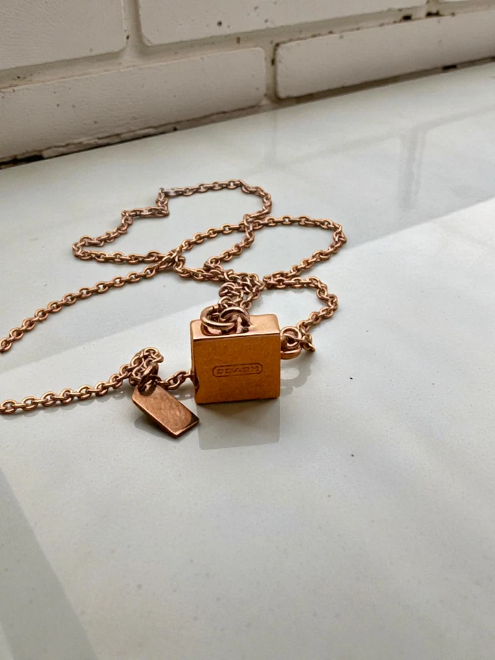 蔻驰复古玫瑰金粉红色施华洛世奇水晶 Op 艺术小饰品项链 Y2K — 第 4/4 张图片