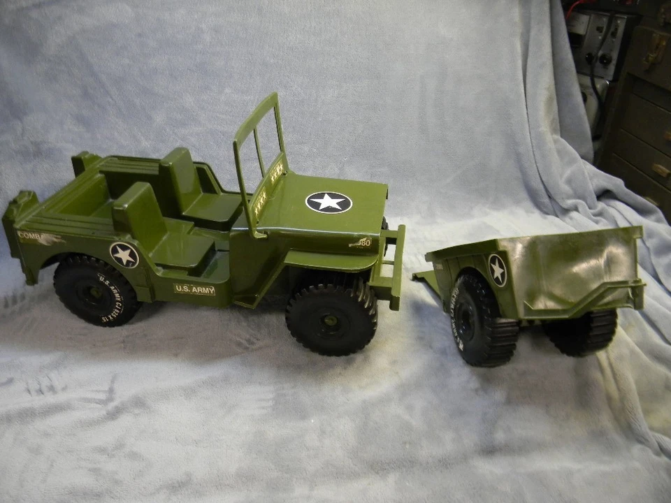 VINTAGE 1973 1/6 SCALE EMPIRE CAROLINA INC. U.S. ARMY O.D. GREEN JEEP W/TRAILER - Image 3 of 4