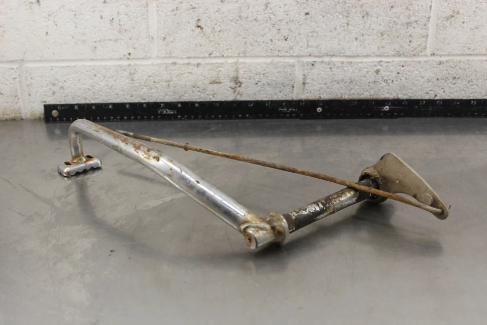 Kawasaki Bayou 185 KLF185A 1985 juego trasero derecho pedal de freno O929 Foto 3 de 4