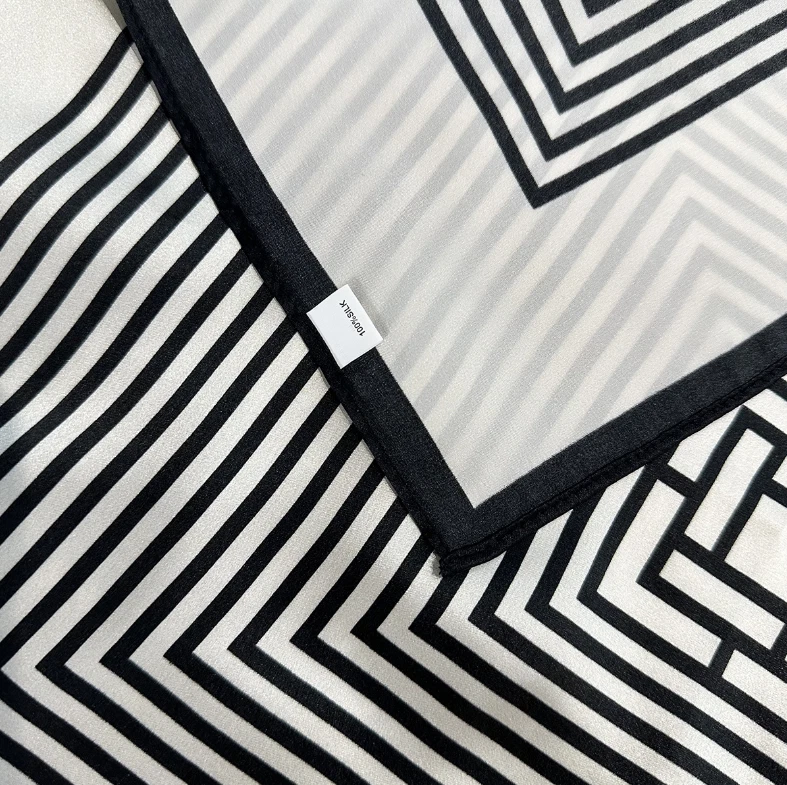 Bufanda 100% Seda Morera 53X53cm Mujer Cuadrada Bandana Envoltura Rayas Blancas y Negras Foto 3 de 4