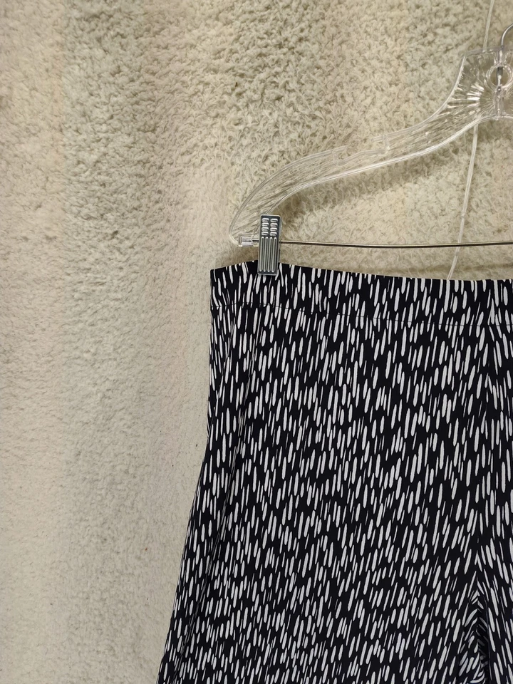 Pantalón Corto Susan Graver Mujer 1XP Negro Estampado PolyBlend Pull On Elástico Ajuste Regular Foto 2 de 4