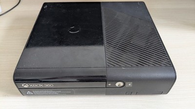 Xbox 360 E 250GB + 2 Controller, Gereinigt Und Neue Wärmeleitpaste #4 