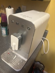SMEG Bean-to-Cup Coffee Machine White Silver Metal Plastic with Drip Tray