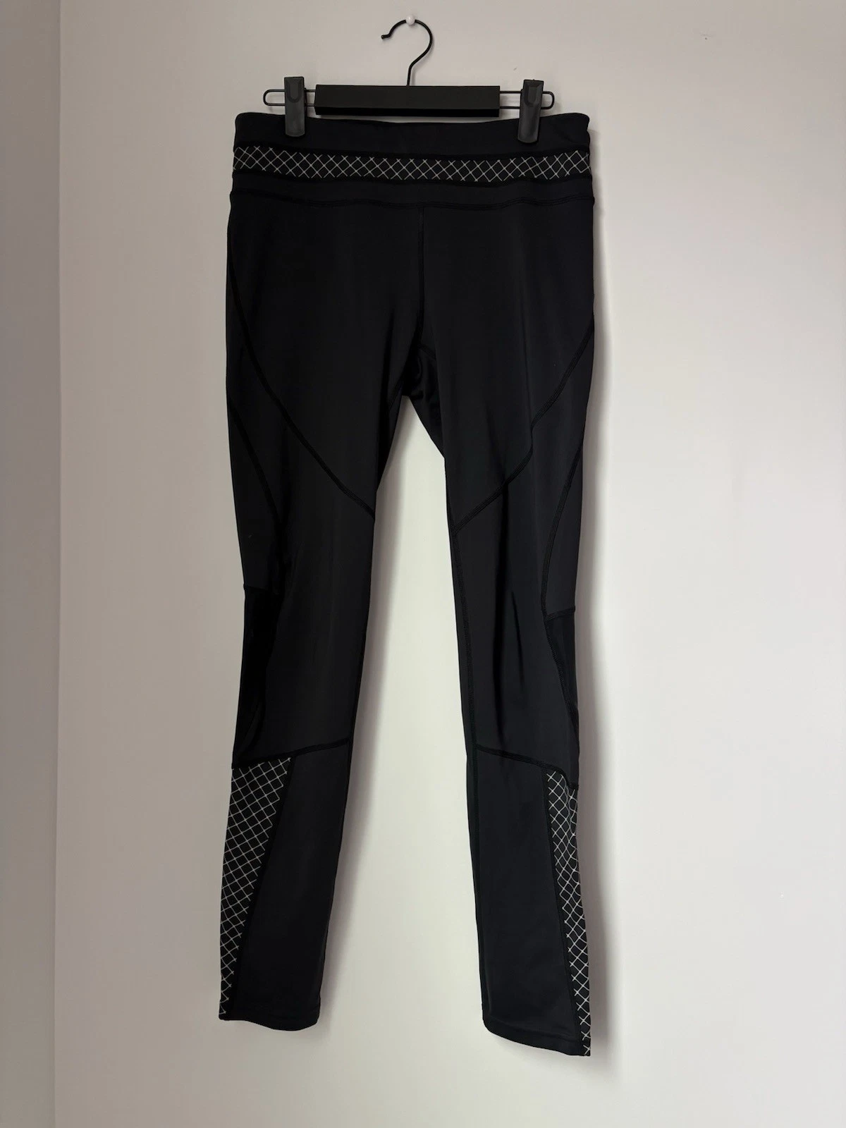 Athleta Black Ankle Leggings Size M Reflective Trim Zip Pocket Running