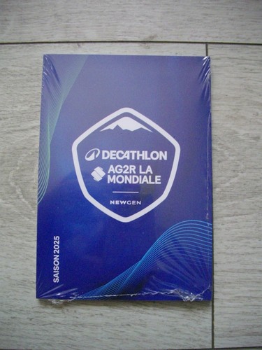 Carte à collectionner Panini Tour de France 2025 Album + 4 pochettes - Carte à collectionner - Achat & prix