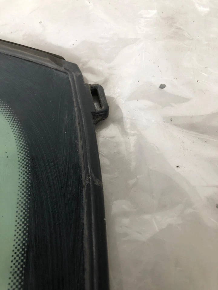 Chevrolet Geo Tracker 2002 ventana trasera cuarto de vidrio lado izquierdo del conductor LH OEM Foto 3 de 4