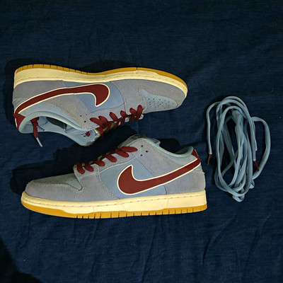Nike SB Dunk Low  Philadelphia Phillies    Men s Size 10   MINT no box