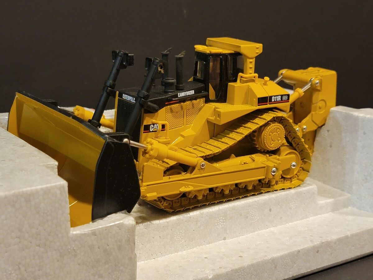Norscot CAT D11R Track-Type Tractor Dozer Die Cast 1:50 Norscot CAT D11R Track-Type Tractor Dozer Die Cast 1:50