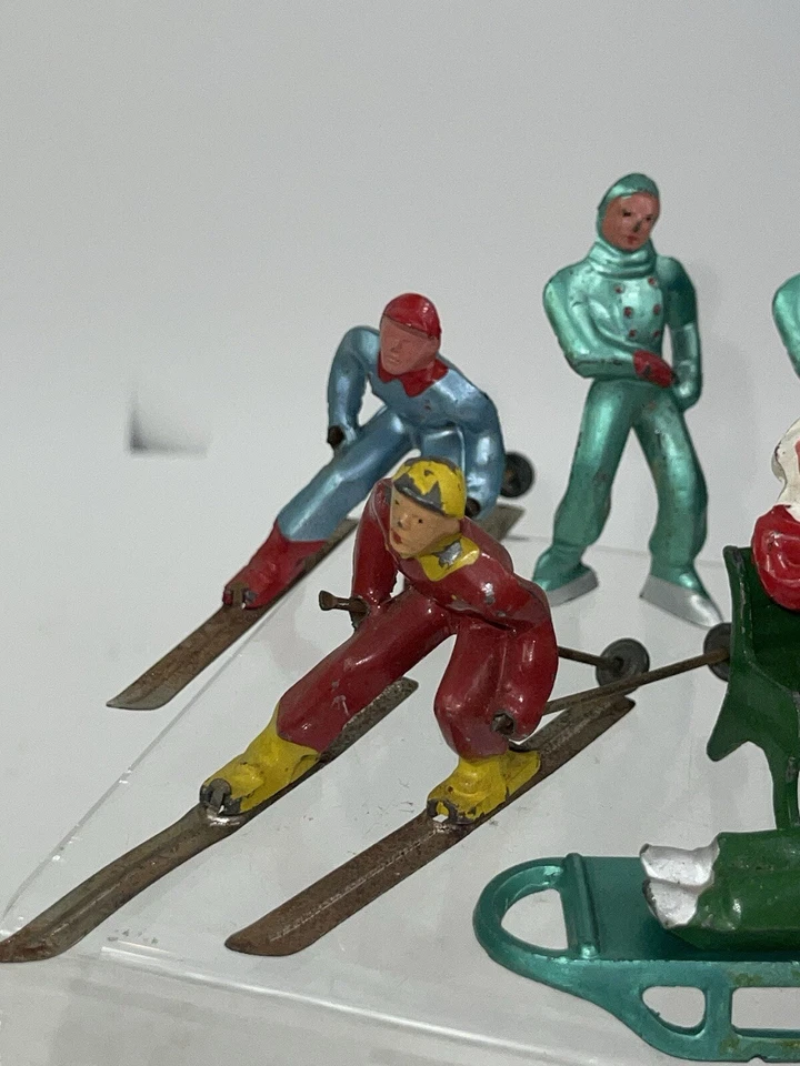 Trineo vintage de patinadores de vacaciones de invierno de metal Barclay 10 piezas Foto 4 de 4