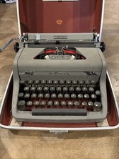Vtg Royal Quiet Deluxe Manual Typewriter w/ Magic Margin W / Case WORKS thumbnail