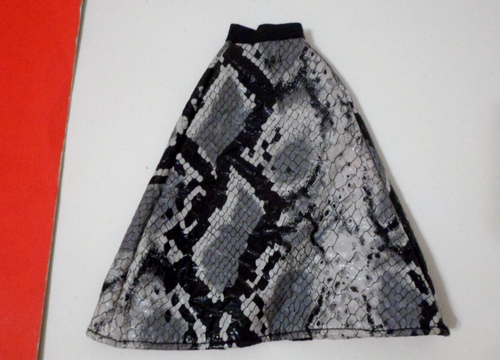 BLACK WHITE OUTFIT SNAKE TIGER PRINT SKIRT TOP HAT SHORTS CLONE BARBIE 1970'S - Picture 8 of 12