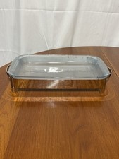 Cazuela rectangular vintage de vidrio Marinex con base de metal para servir