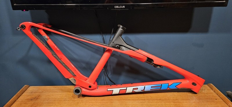 M/L 2021 TREK Supercaliber FRAME. With Shock, Spare Shock & RSL Handlebar