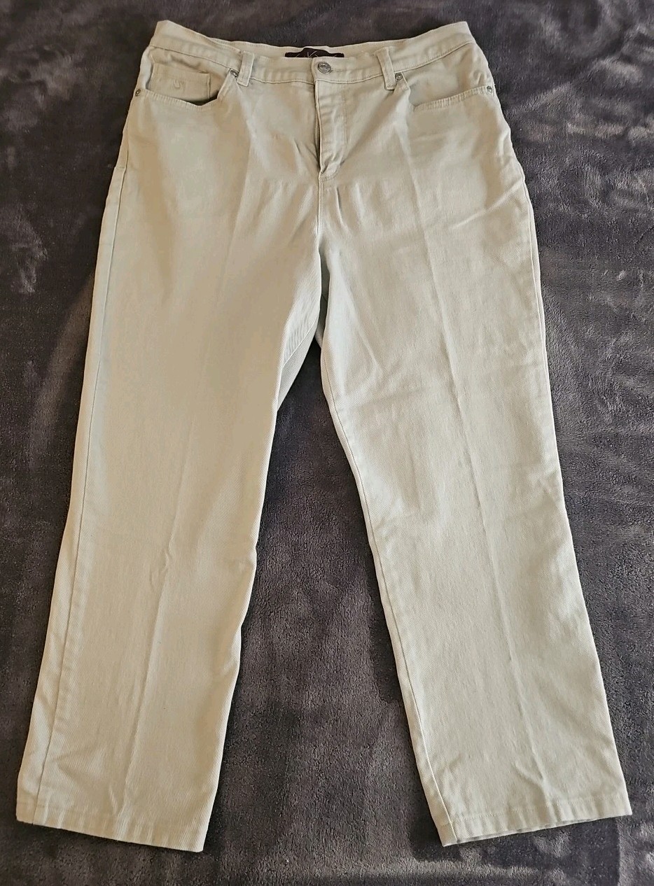 Gloria Vanderbilt Womens Amanda 10 Missy Short Eggshell Off-