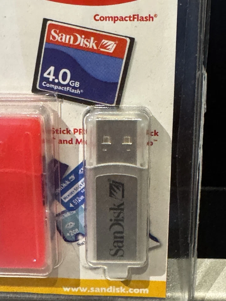 SanDisk Memory Stick with 2 Case Covers - Image 2 of 4