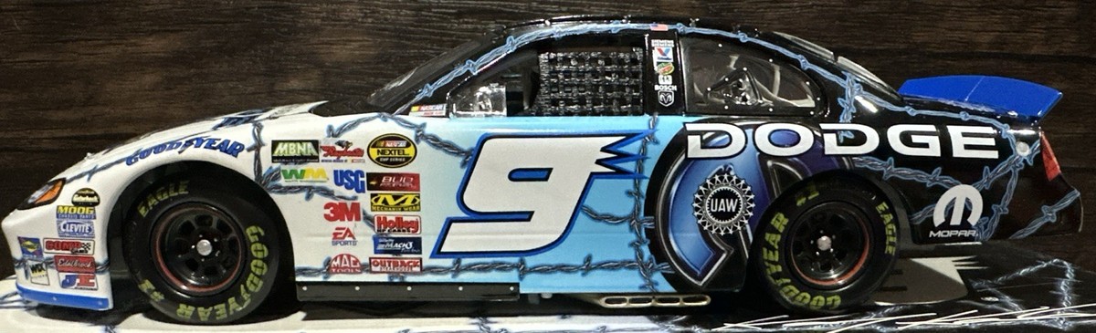 2004 Kasey Kahne Autographed #9 Mopar Dodge Intrepid 1/24 Action