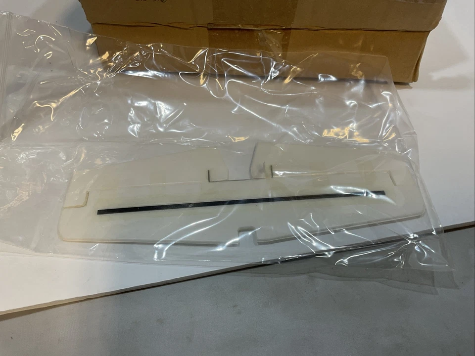 New E-Flite UMX Cessna 182 Horizontal Tail EFLU5625 R/C Airplane Part - Image 3 of 4