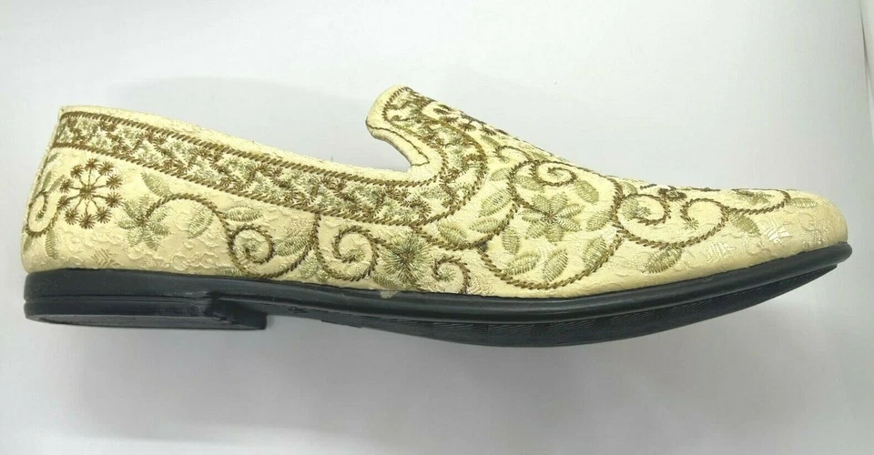 Indian Men's Handmade Mojari Khussa Style Shoe for (UK _6) Golden - Image 3 of 3