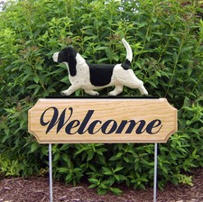 Basset Hound Wood Welcome Outdoor Sign Black/White