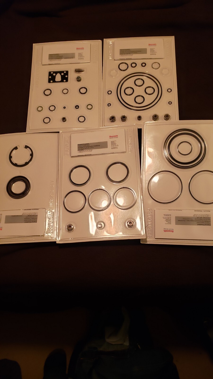 Bosch Rexroth R902095617 Pump Seal Kit New Genuine OEM
