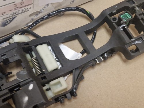 Ford Focus 2011-on Front Left Door Handle Bracket With Keyless Entry 1805133 - Picture 5 of 15