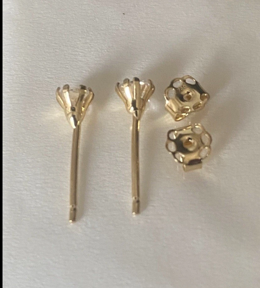 Orecchini Punto Luce in oro 18 kt Con Zircone Nuovi Peso Gr 0,7 - Immagine 2 di 3