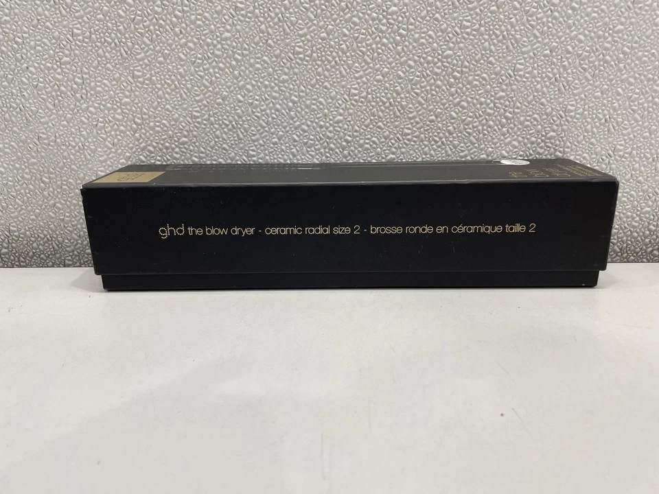 Cepillo de barril redondo ventilado de cerámica GHD The Blow Dryer tamaño 2, negro Foto 4 de 4