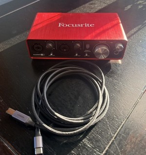 Focusrite Scarlett 2i2 (2nd Gen) USB Audio Interface w/USB Cable