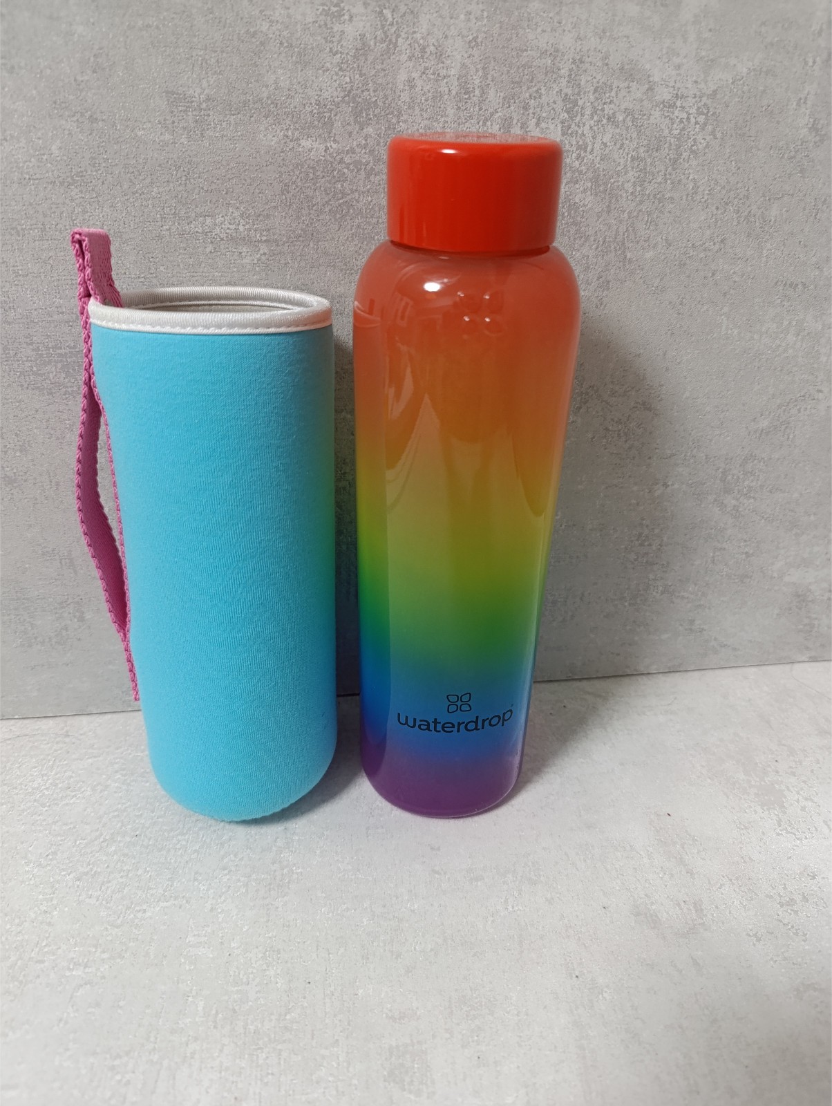 Bouteille Waterdrop Drink with Pride gourde réutilisable écologique