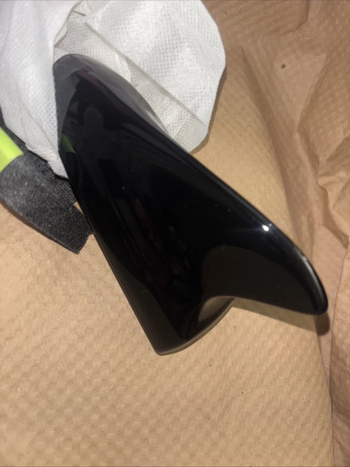 BrandNEW 14-17Cadillac CTS Radio Antenna Assembly Black GBA Genuine OEM 22956604 - Image 4 of 4