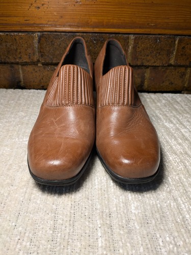 Clarks Bendables size 9.5 W 68774 Leather Upper Brown Closed Toe Heels