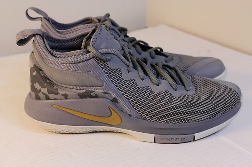 nike basketball shoes mens size 7
