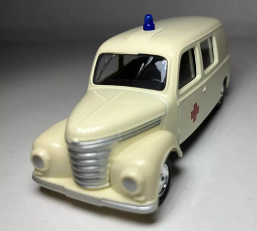FRAMO Krankenwagen 1:64 Nostalgie Metall Neu o. Verp.