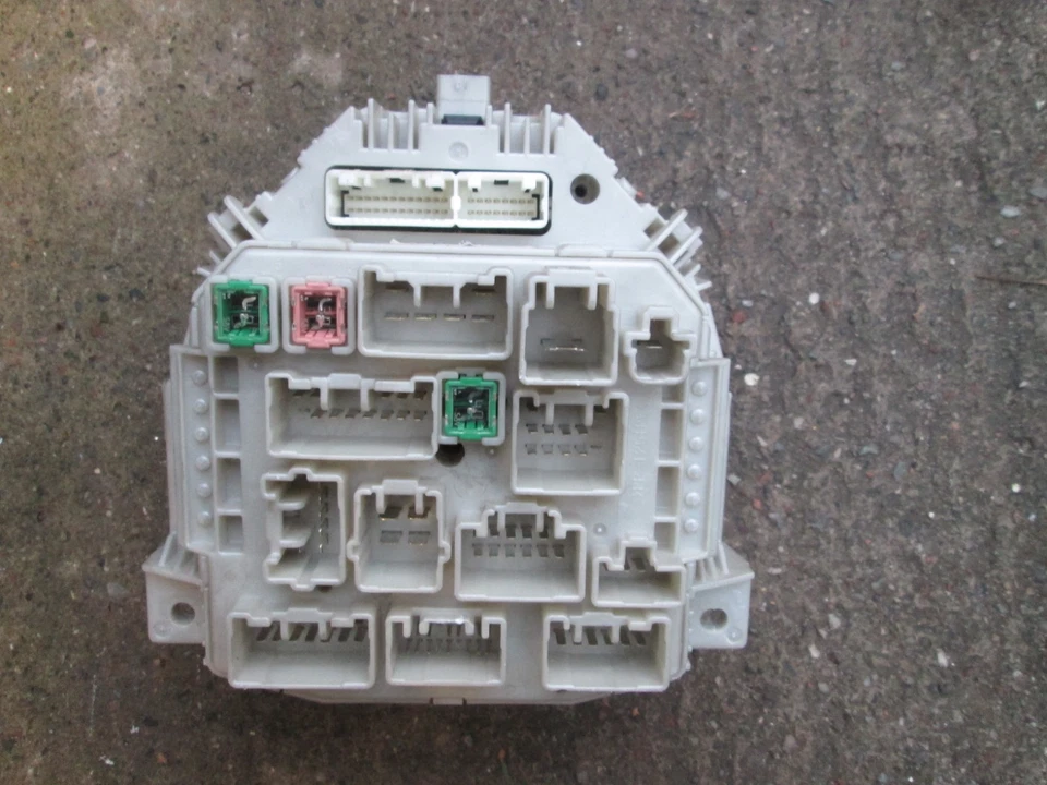 Peugeot 107 2008 1,0 3 puertas manual velocímetro cuadro de instrumentos 838000H072 120? MILLA Foto 2 de 4