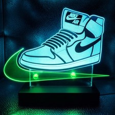Lámpara de escritorio LED Nike Air Force One (USB con cable)