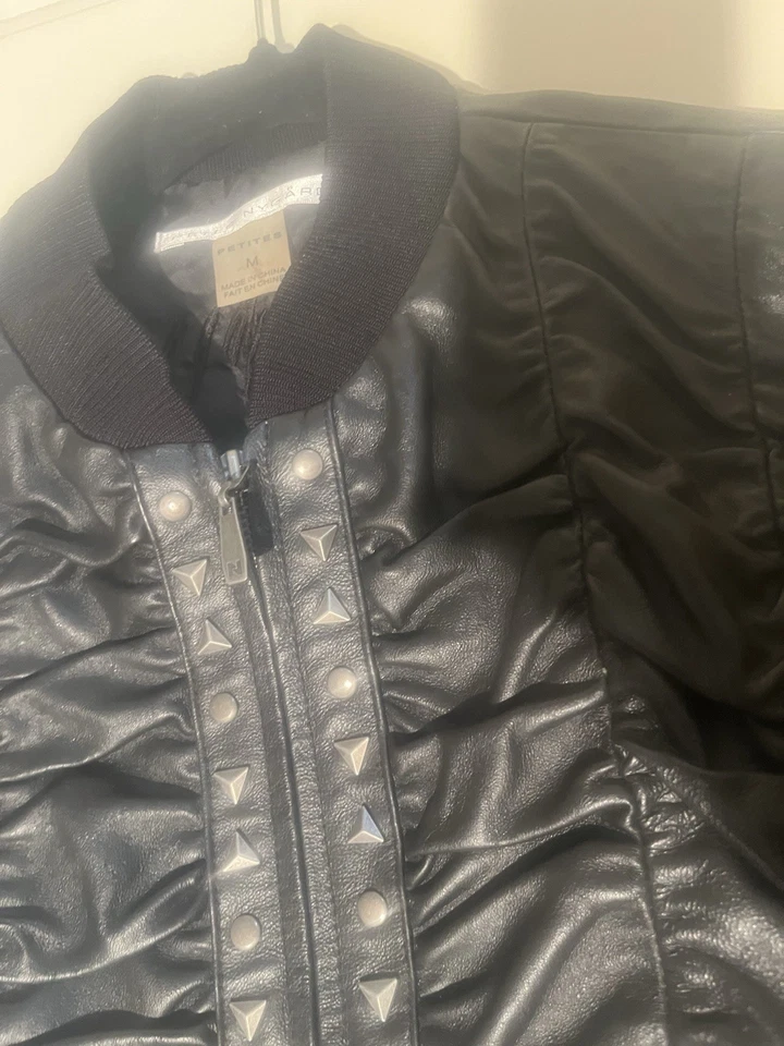 Chaqueta Talla Med Petite Peter Nygard Cuero Tejida Negra Cremallera Completa Tachonada Moto Foto 3 de 4
