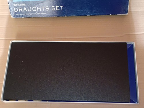 WHSmith DRAUGHTS SET With wooden playing pieces Two players Vintage Game Set - Picture 8 of 24