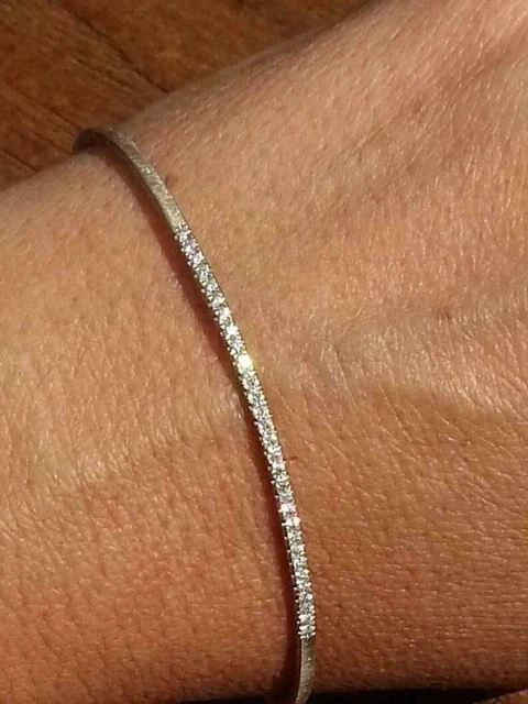 Brazalete de tenis para mujer de diamantes de corte redondo de 4 quilates enchapado en oro blanco de 14 quilates de 7" Foto 3 de 3