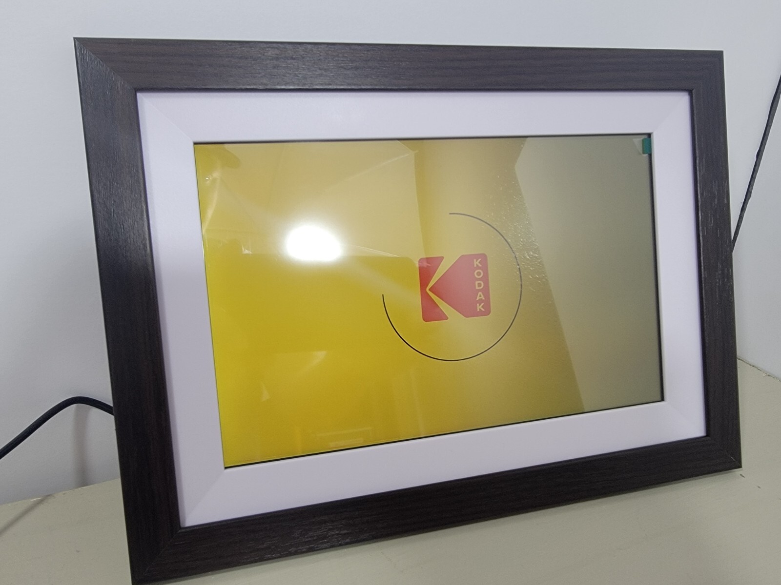 New Kodak 10.1 Inch WiFi Digital Photo Frame 32 GB Storage 1280 x 800