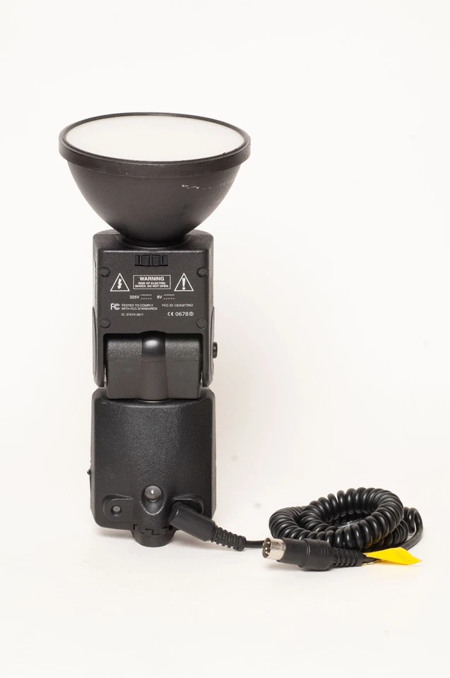 Minty Quantum Qflash QF8C TRIO Basic Shoe-Mount Camera Flash for Canon Cameras - Image 4 of 4