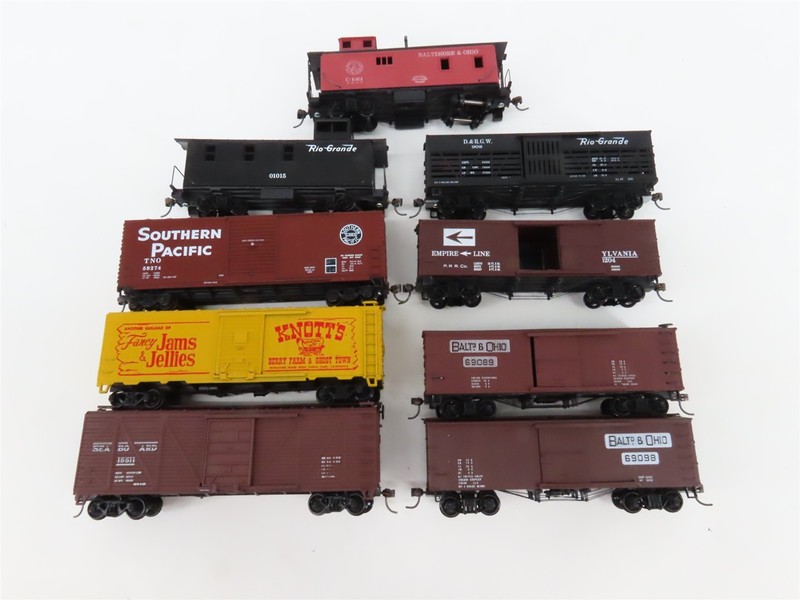 LOT of 9 HO Scale SBD/SP/DRGW/PRR/B&O 40' Boxcars & Cabooses 