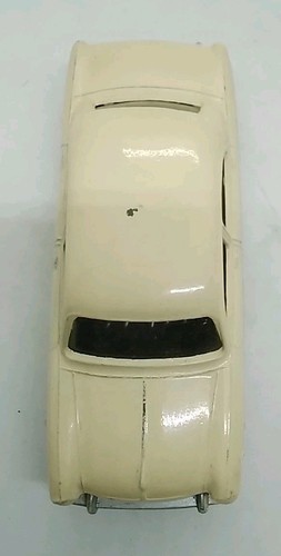 Corgi Toys cream Ford Consul No. 200 Vintage Die-Cast Car - Picture 4 of 10