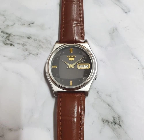 Seiko Black Textured Sunburst Dial Retro Ultra Rare Vintage Automatic 7009 JDM