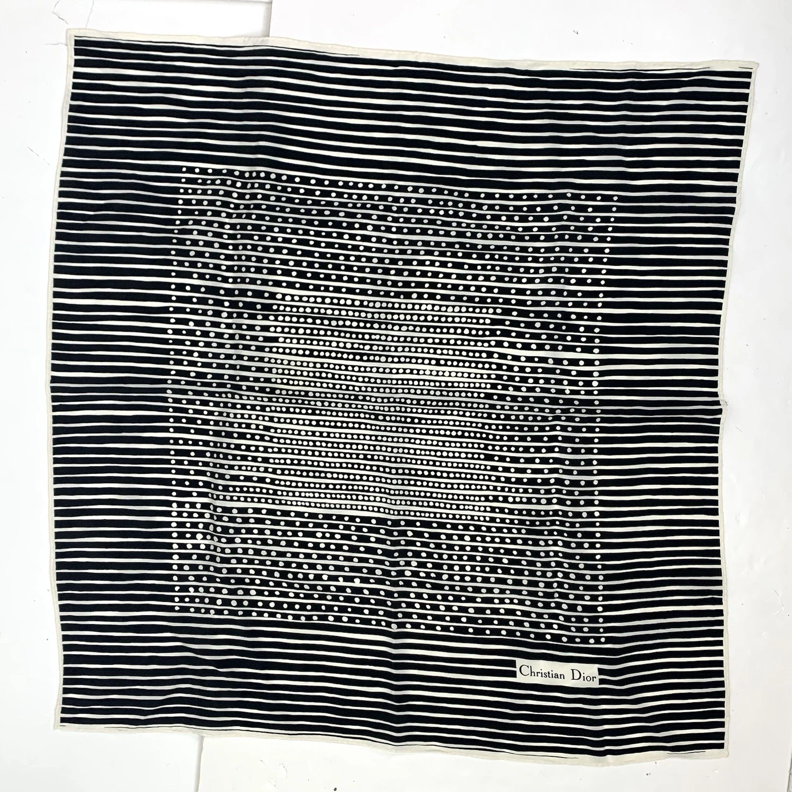 Christian Dior foulard carré soie satin géométrique rétro vintage 25