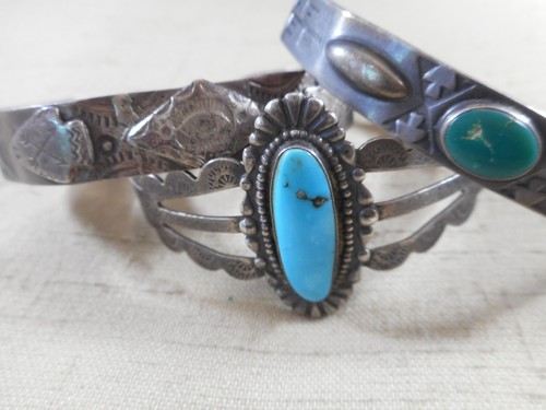 Collection of 3 FRED HARVEY era silver & turquoise tourist bracelets - Picture 3 of 4