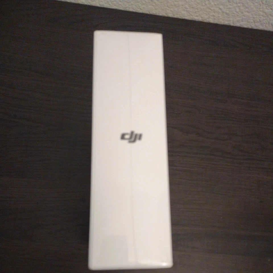 DJI Osmo Mobile SE 3-Axis Gimbal Stabilizer - Portable & Effortless for Vloggers - Image 4 of 4