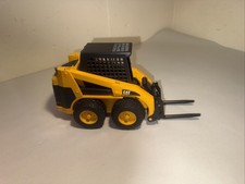 Bruder 1:16 02481 CAT Skid Steer Loader 4 Wheeled Fork Lift Loader Caterpillar