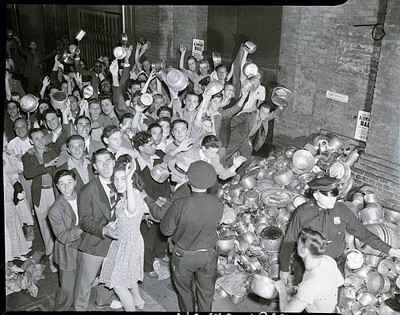 New York Those who came late New York Daily Mirror's Aluminum Bal- 1941 Photo