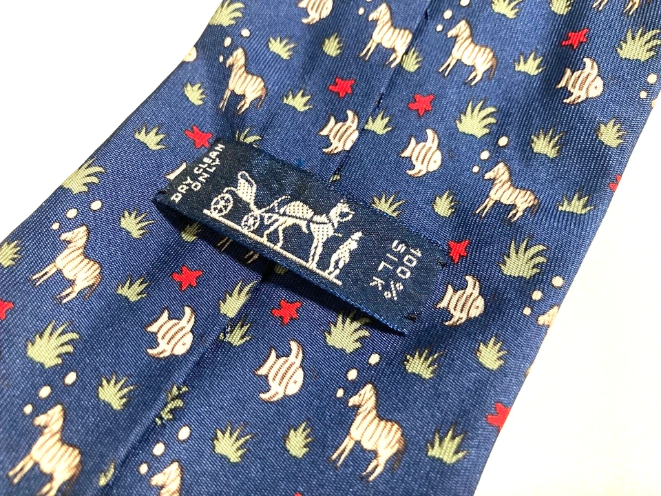 HERMES VINTAGE CEBRA Y PEZ ÁNGEL CORBATA CRIATURAS A RAYAS ANIMAL GAMA ALTA FRANCIA Foto 2 de 4